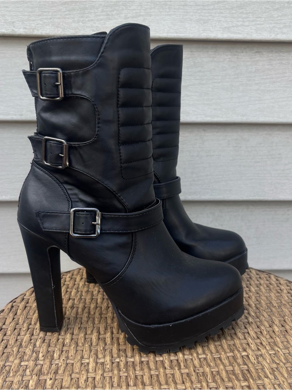 JustFab Women’s Black Faux Leather Triple Buckle Platform Chunky Boots Size 8.5